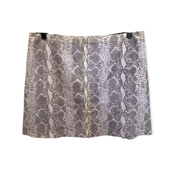 ❤️SOLD❤️Alice + Olivia Lamb Leather Skirt | Size: 6 | - Picture 7 of 10